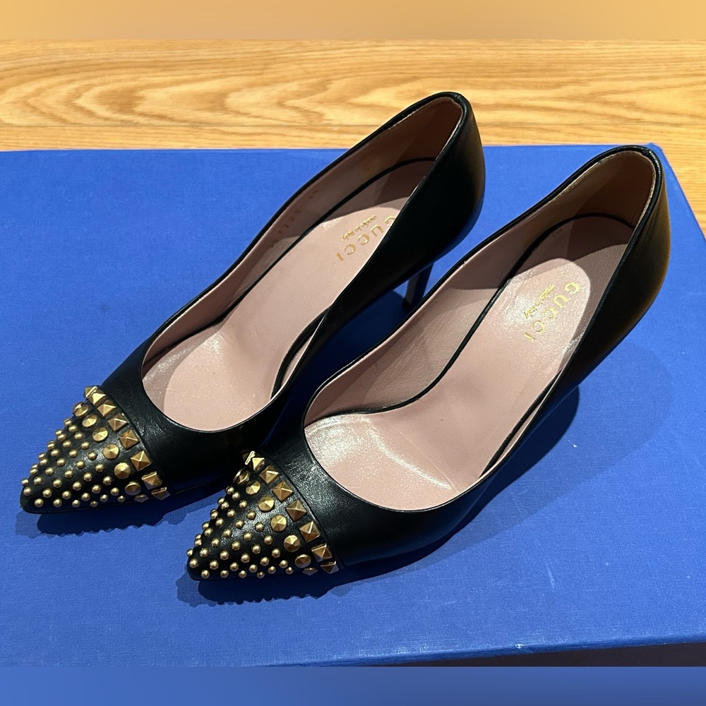 SIZE 35 Gucci Studded Pointed Toe Heels in Black Leather
